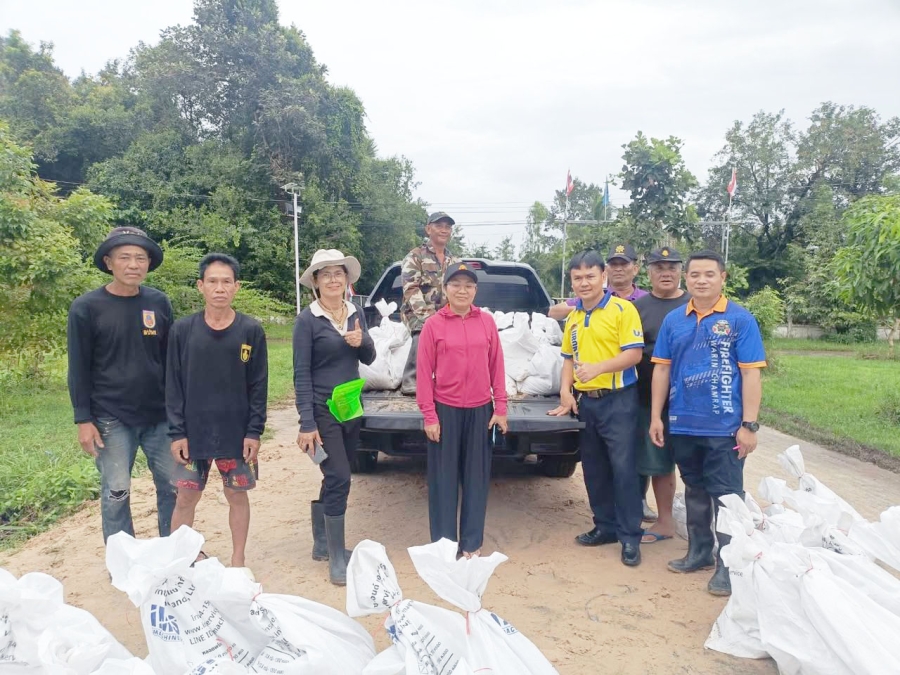 องค์การบริหารส่วนตำบลโพธิ์ใหญ่ลงพื้นที่ให้ความช่วยเหลือประชาชนประสบภัยน้ำท่วมจัดหากระสอบทรายกั้นน้ำขนย้ายสิ่งของพื้นที่ หมู่ 6 บ้านโพธิ์ออก และ หมู่ 8 บ้านโพธิ์ตก ตำบลโพธิ์ใหญ่ อำวารินชำราบ จังหวัดอุบลราชธานี